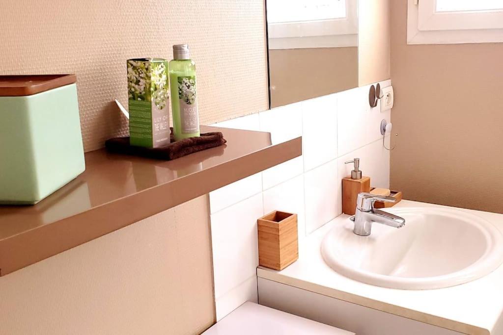 Simplicite Et Calme En Appartement A Исуар Екстериор снимка